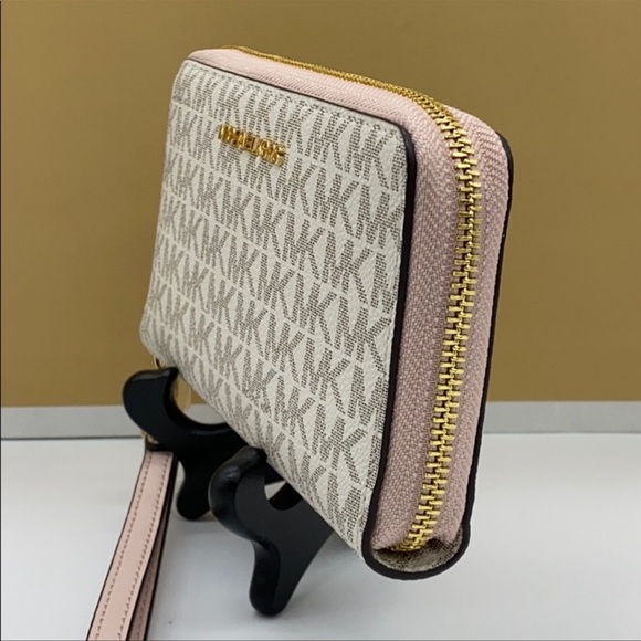 MICHAEL KORS LARGE FLAT MF PHONE CASE POWDER BLUSH WALLET - WRISTLET - Picture 7 of 16